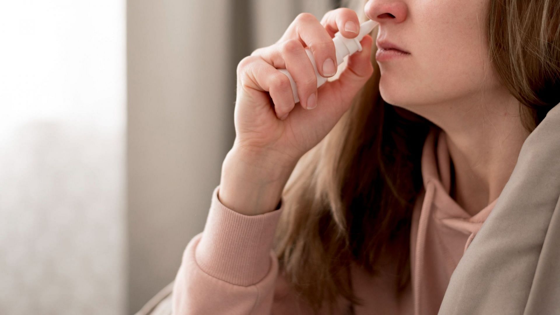 Nasal decongestants can clear out blocked tear ducts. (Image via Freepik)