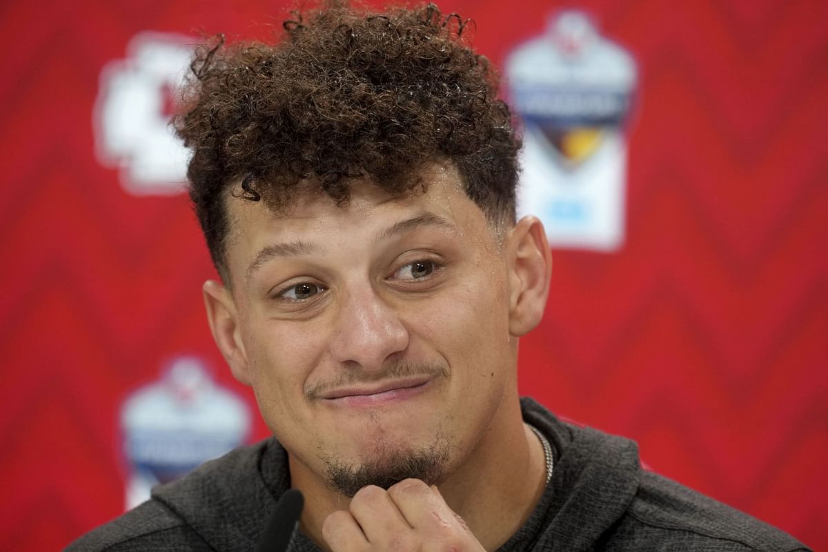 Watch Patrick Mahomes in attendance to support Dallas Mavericks