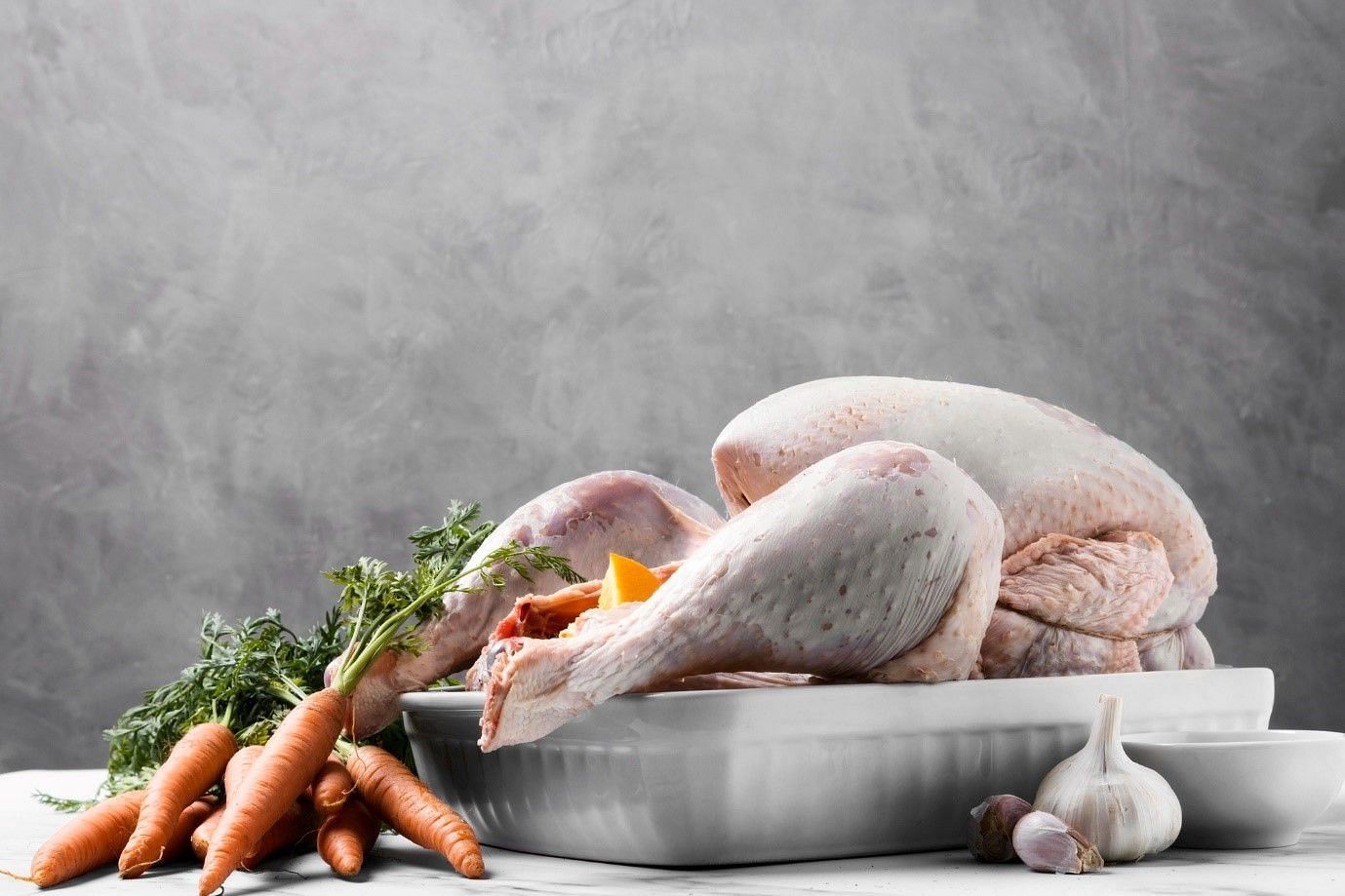 How do you decide between fresh and frozen turkey? (Image on freepik by freepik)