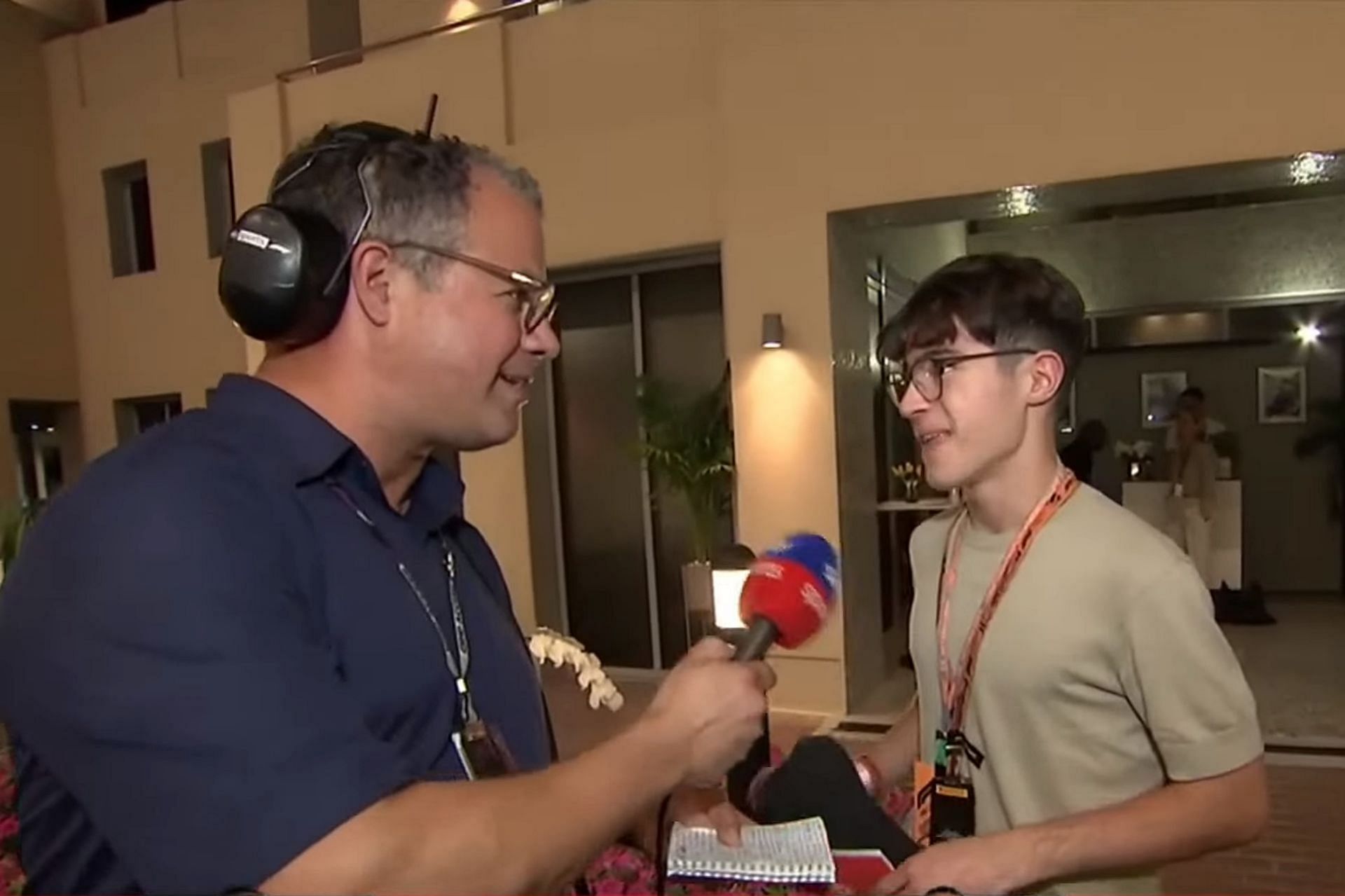 Ted Kravitz talking to a fan after the 2023 F1 Abu Dhabi Grand Prix (Image via Sky Sports)