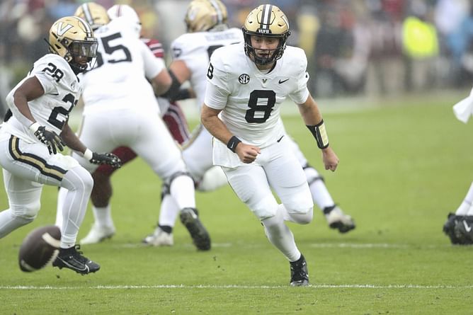 Who are the Vanderbilt vs Tennessee announcers today on SECN? All about CFB Week 13 game's coverage team