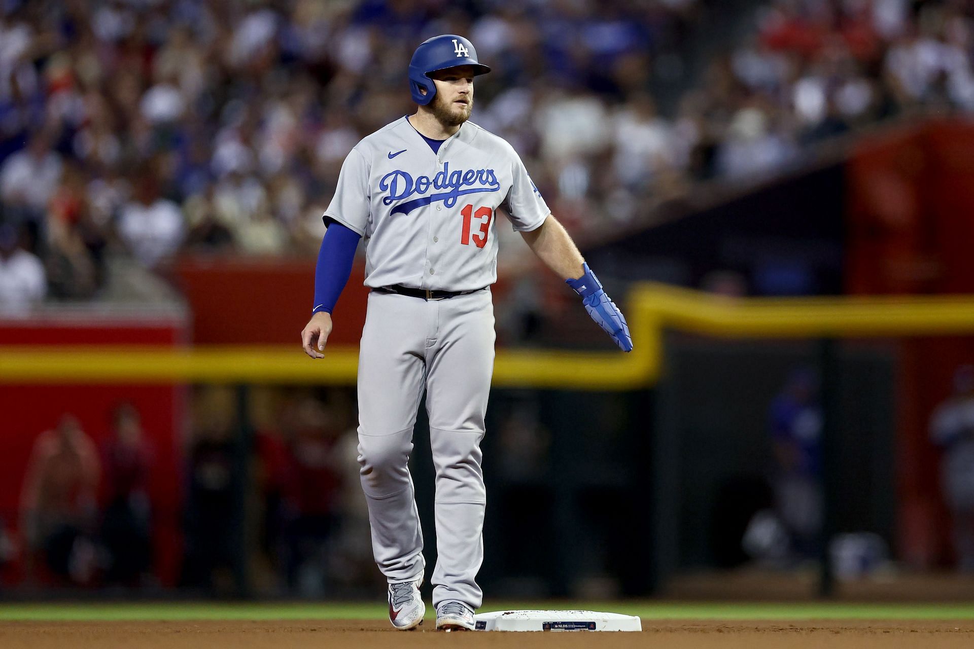 The Dodgers could trade away Max Muncy in exchange for Liam Hendriks, who could become the team&rsquo;s much-needed closer.