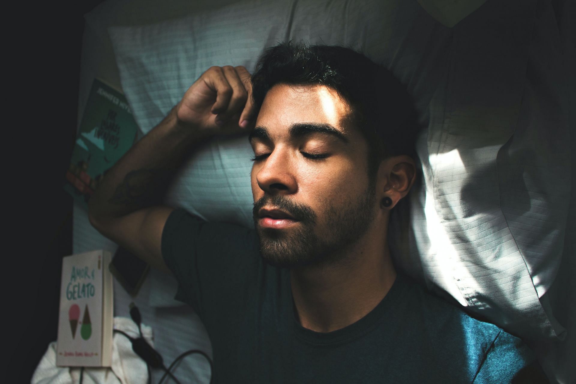 Sleeping with background noise can be very helpful (Image via Unsplash/ Lucas Andrade)