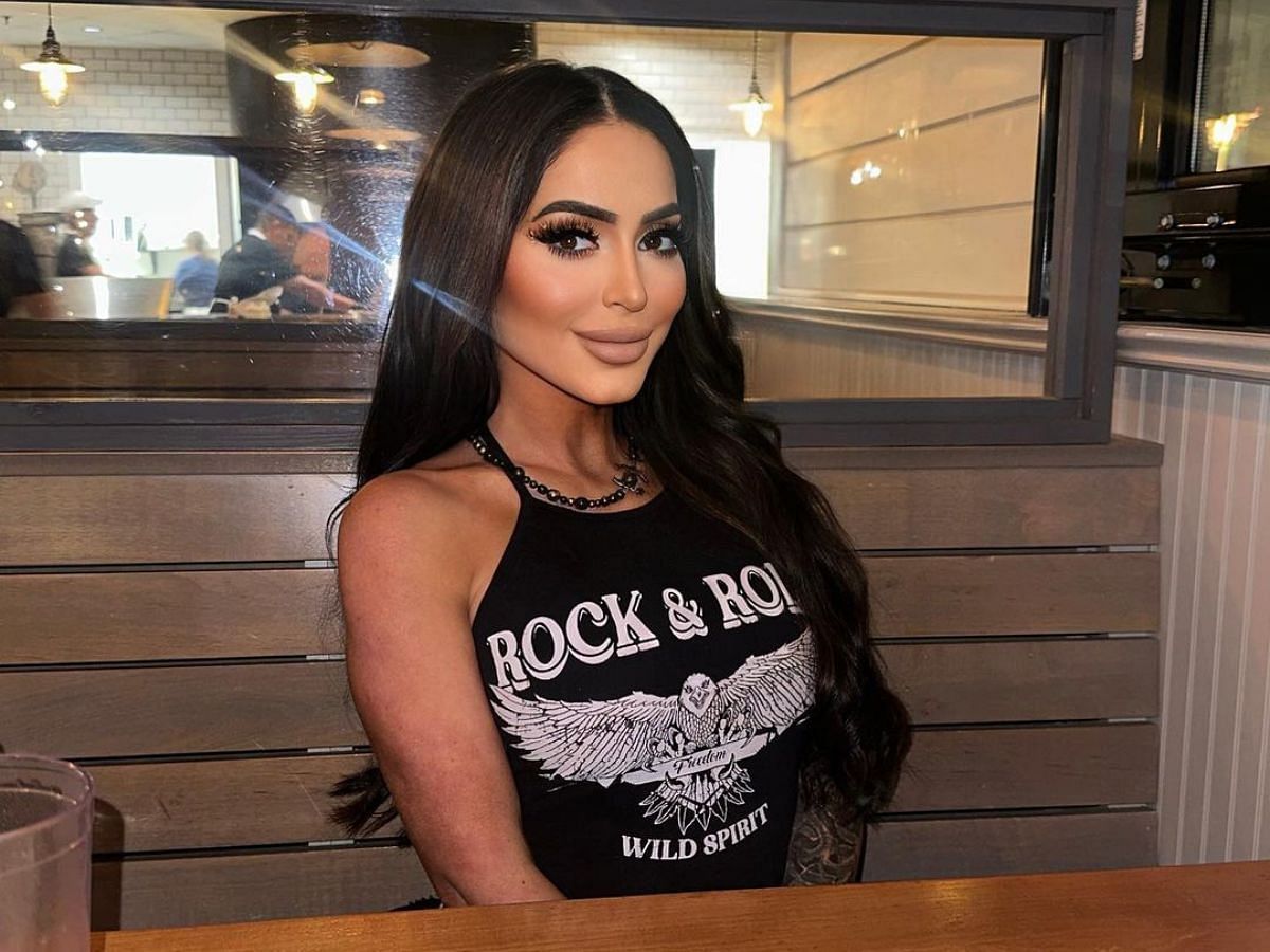 Jersey Shore cast member Angelina Pivarnick is 37 years old. 