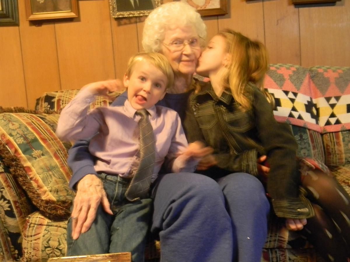 A still of Bonnie Harkey with her grandchildren (image via AP)