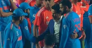 World Cup 2023 के फाइनल में हारने के बाद सचिन तेंदुलकर भारतीय खिलाड़ियों को दिलासा देते आये नजर, देखें तस्वीरें