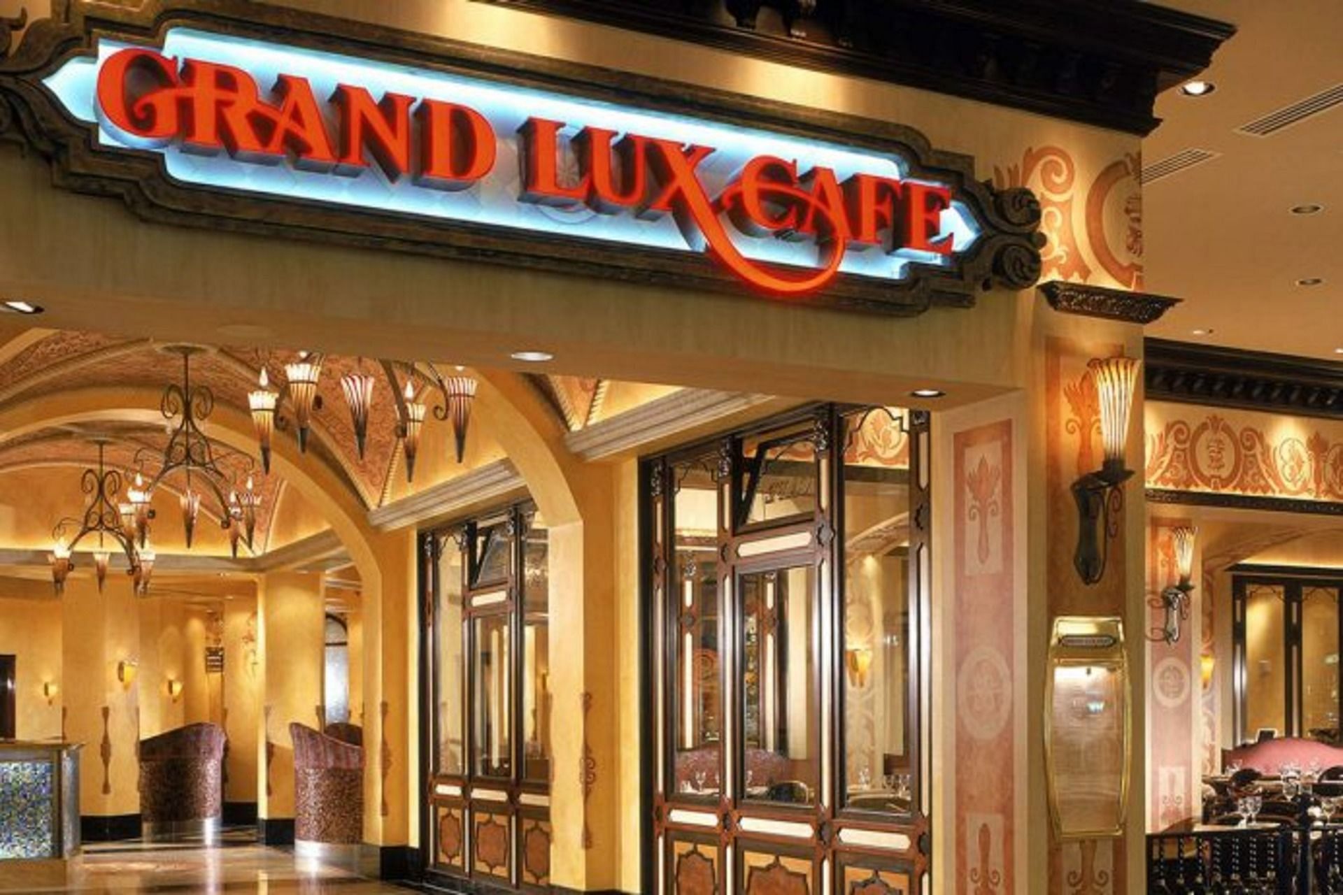 Social media users perplexed as 21 year old restaurant chain announced permanent shut down of the Chicago&rsquo;s Michigan Avenue branch. (Image via Grand Lux)