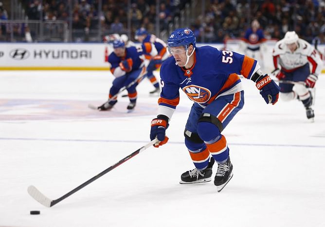 "They can stay home": Casey Cizikas angrily reacts to Islanders fans chanting "Fire Lane Lambert"