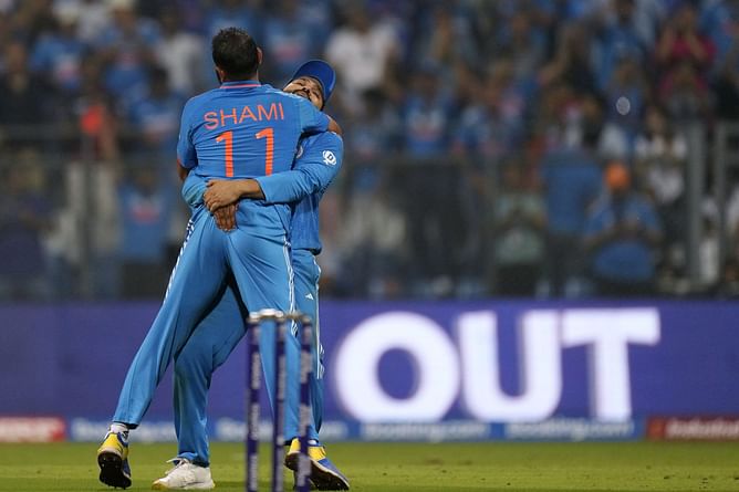 [Watch] Rohit Sharma lifts Mohammed Shami up in jubilation as India reach final of ODI World Cup after 12 years by defeating New Zealand