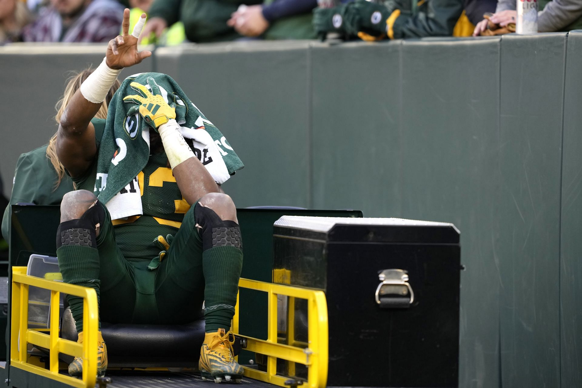 Aaron Jones ieaves the game vs the Los Angeles Chargers