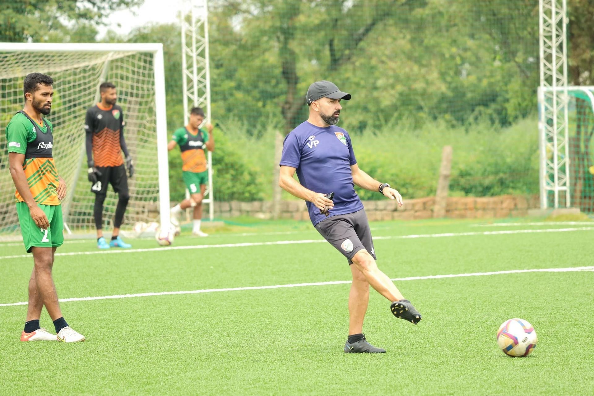 Sreenidi Deccan head coach Carlos Vaz Pinto in training. (PC: News18)