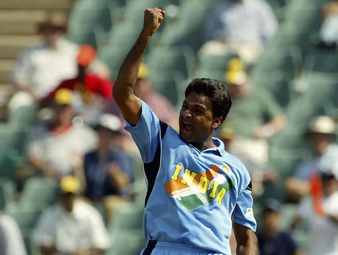 Javagal Srinath pumped up after the wicket of Arvinda de Silva [Getty Images]