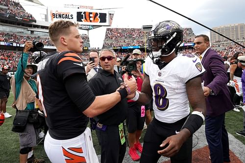 Baltimore Ravens QB Lamar Jackson (R) and Cincinnati Bengals QB Joe Burrow (L)