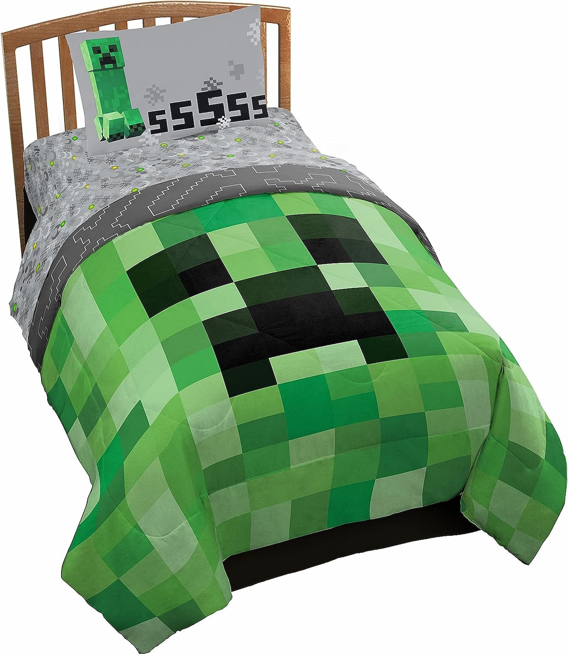 Sleep inside this fun Creeper bedding set (Image via Amazon)