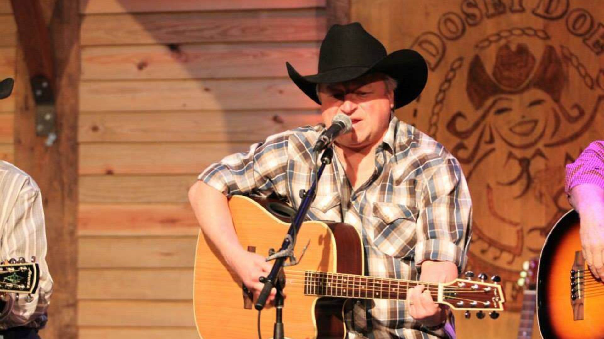 Mark Chesnutt health and surgery problems explored as country singer is hospitalized (Image via snip from X/@BoulderCkGuitar)