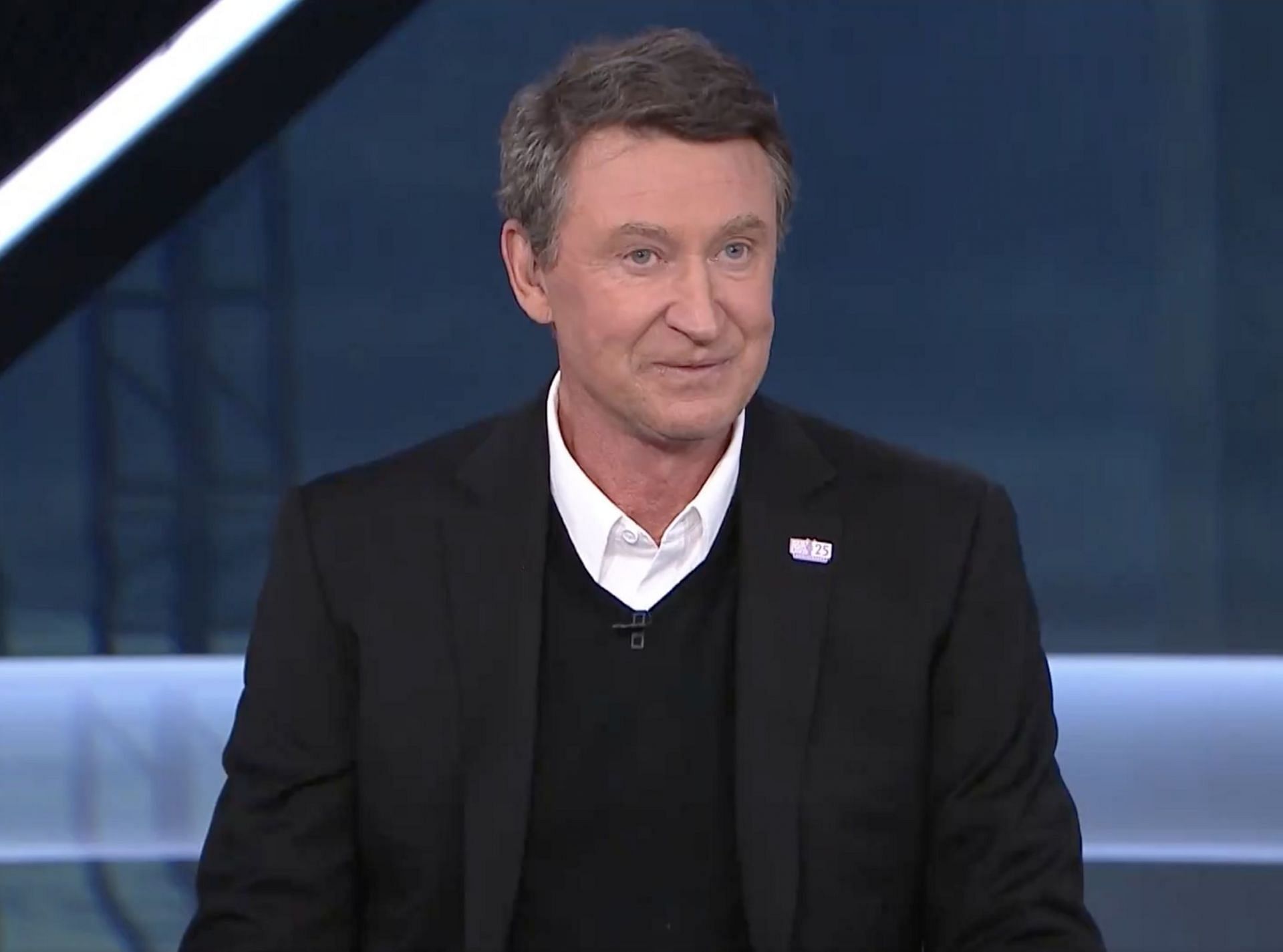 Wayne Gretzky shares hilarious chat with kid who tried to school him on how to hold hockey stick