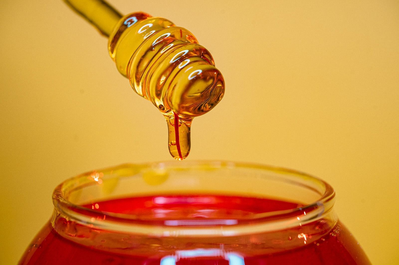 Heating honey (Image via Unsplash/Benyamin)