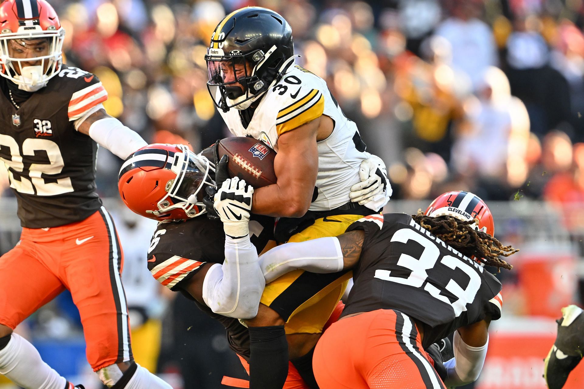 Jaylen Warren rushing v Cleveland Browns