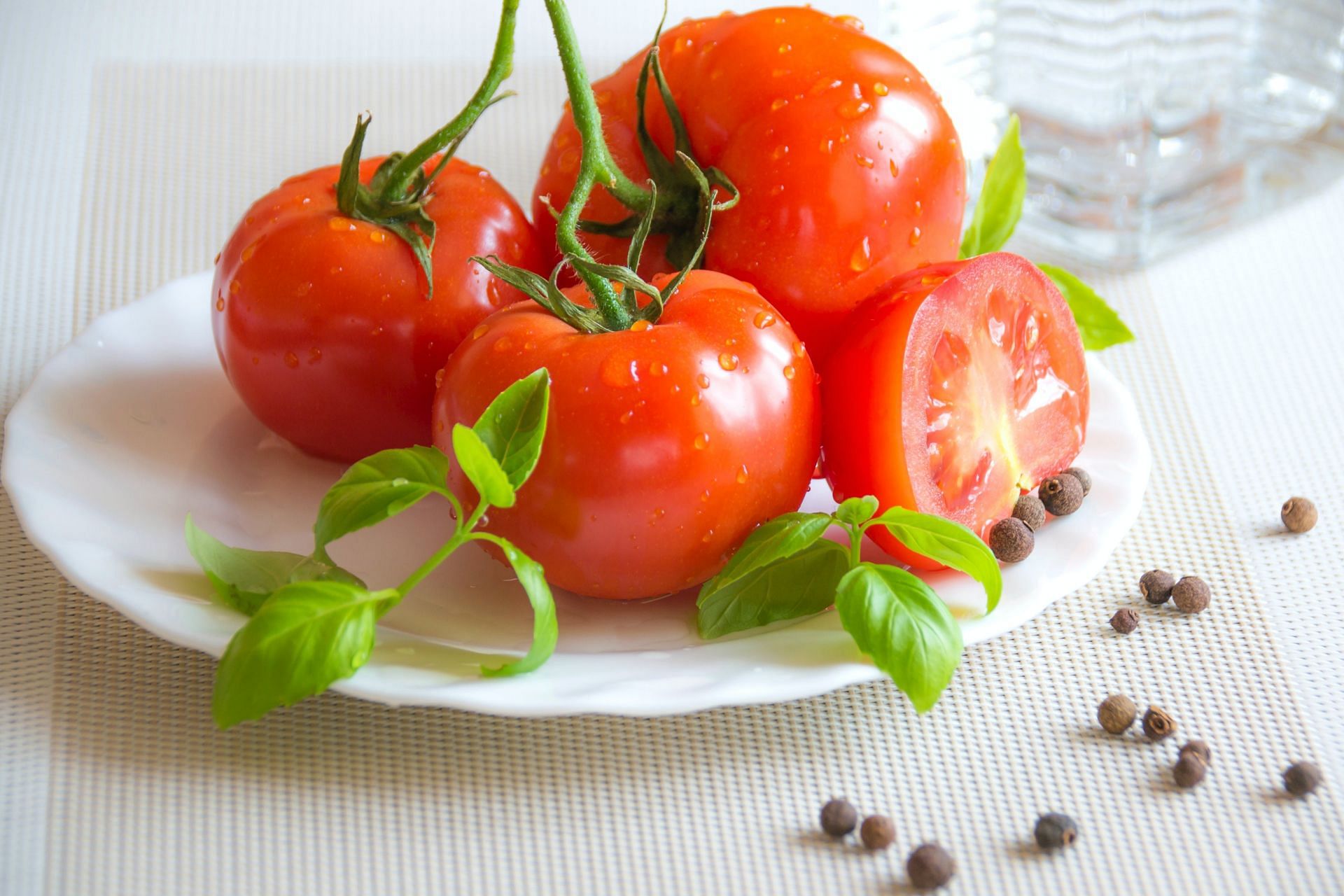 Benefits of tomatoes for skin (image sourced via Pexels / Photo by Photomix)