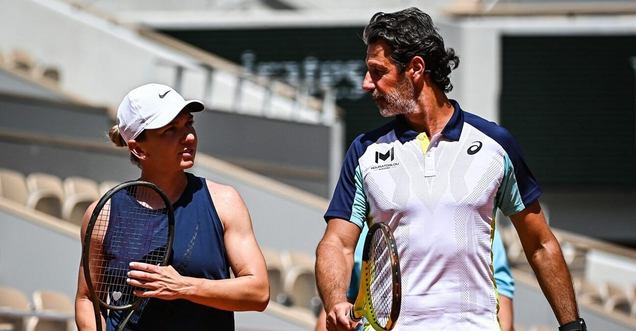 Simona Halep with her coach Patrick Mouratoglou in 2022