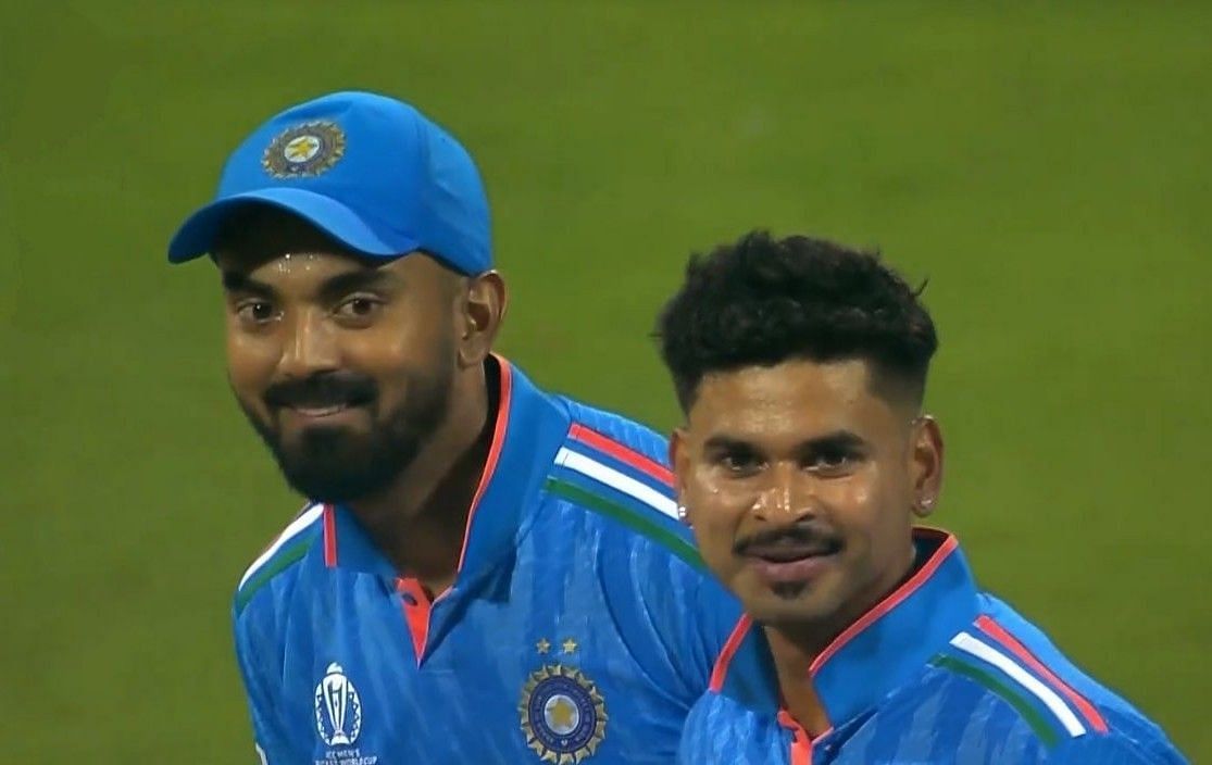 KL Rahul and Shreyas Iyer smirking during the game [Twitter]