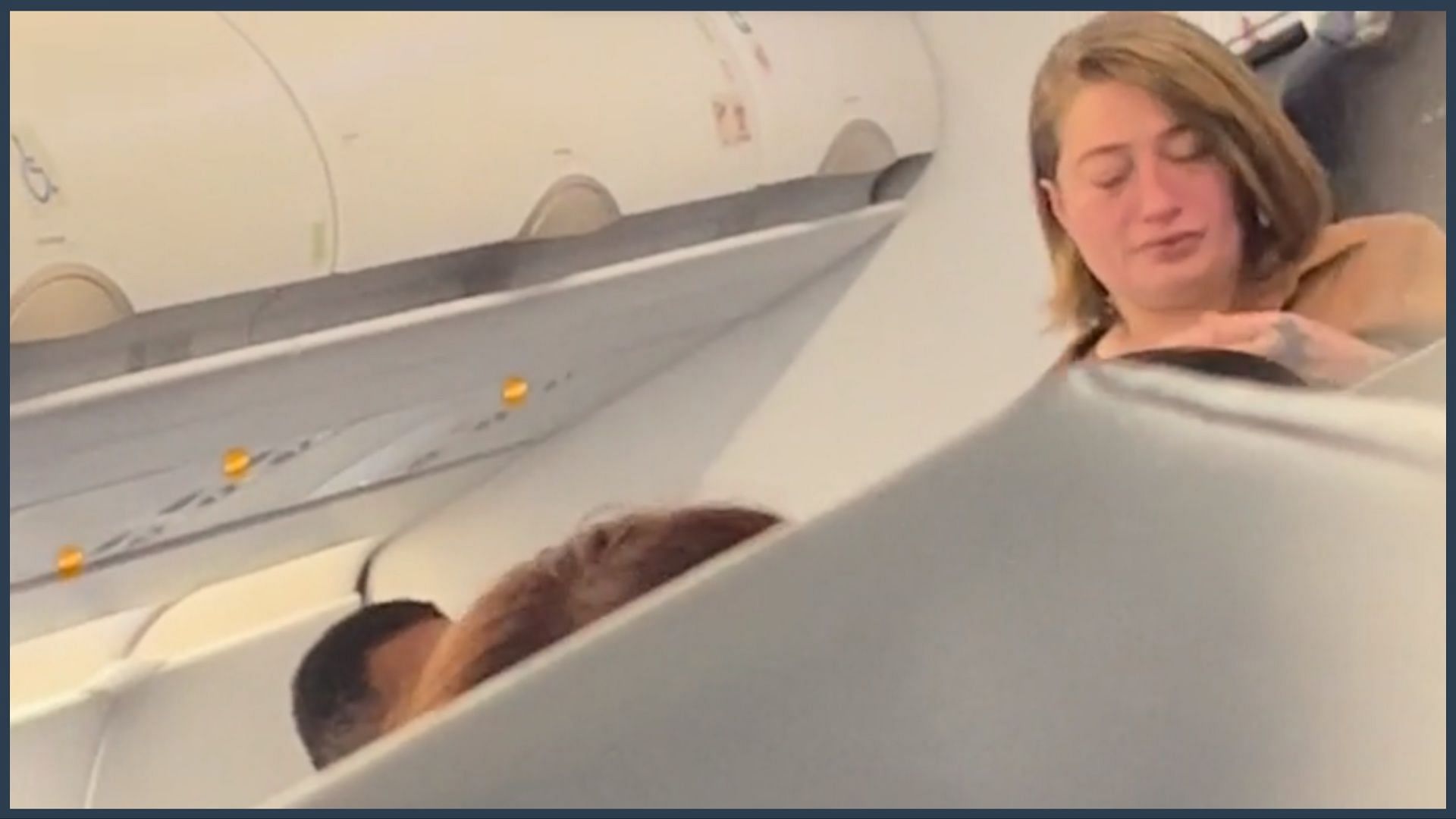 The blonde woman on Frontier Airlines (Image via Reddit/r/PublicFreakout)