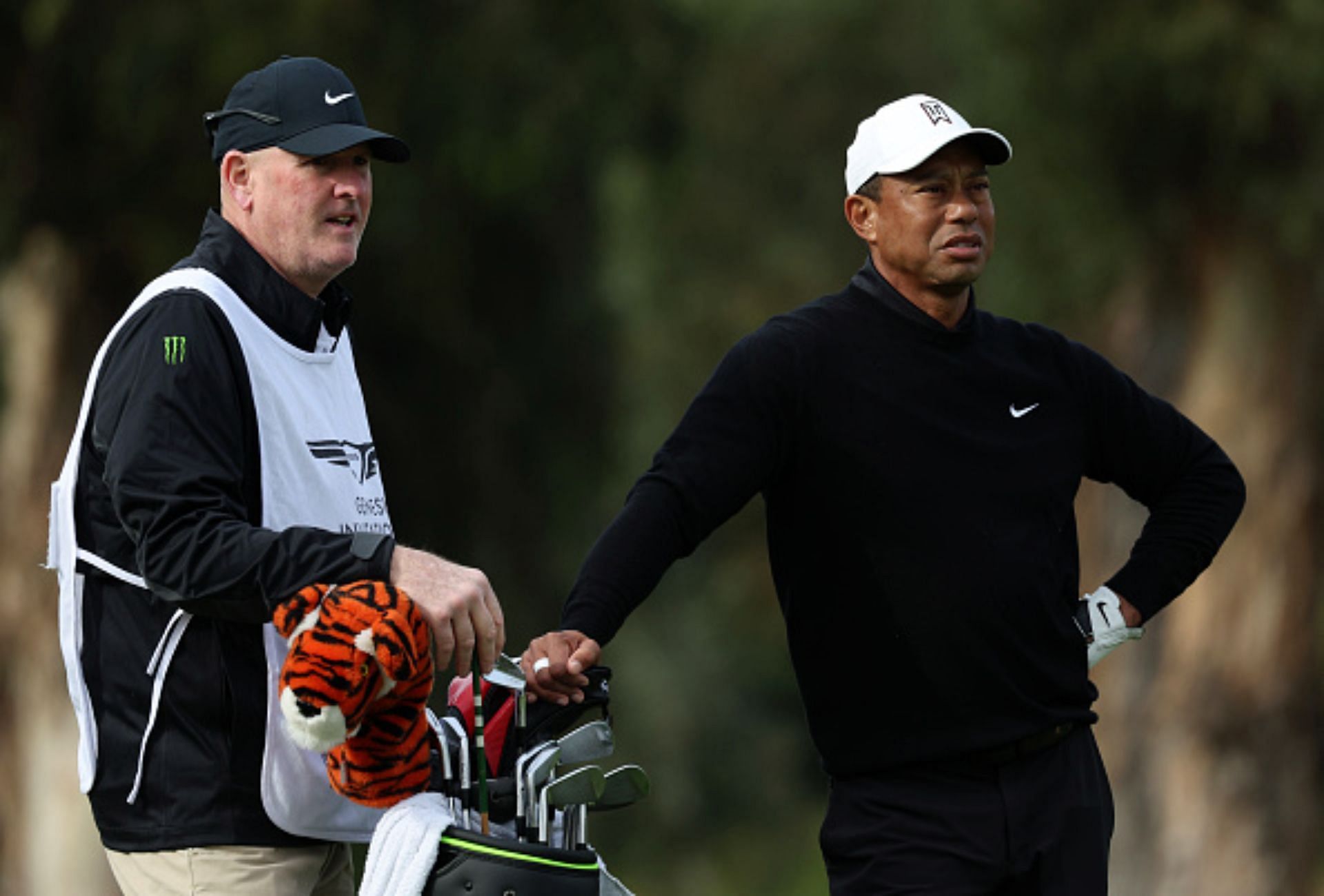 Tiger Woods and Joe LaCava (Image via Getty).
