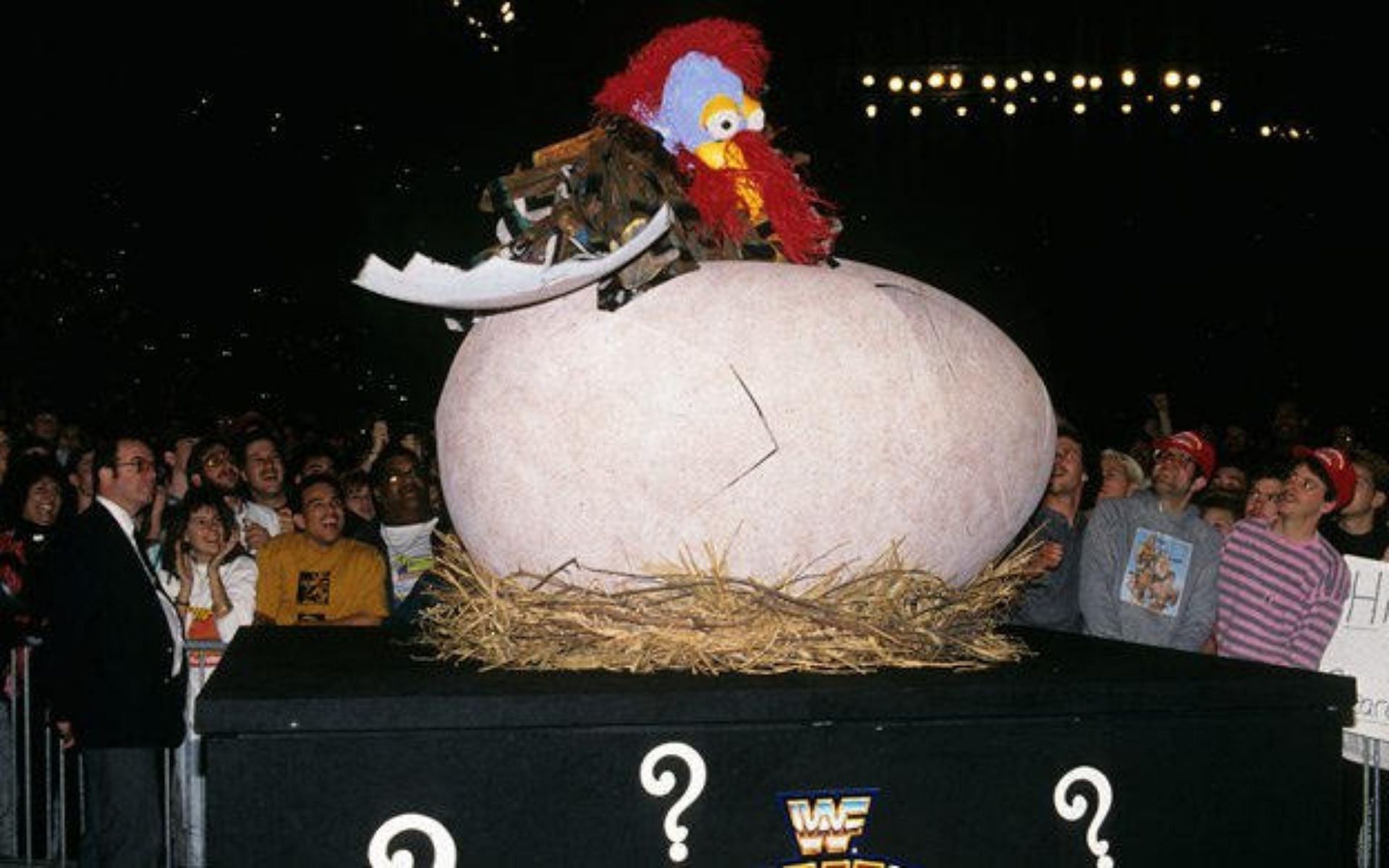 Fans react as The Goobledy Gooker hatches from a giant egg!