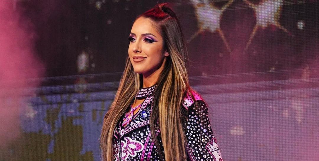 How much does Britt Baker weigh?
