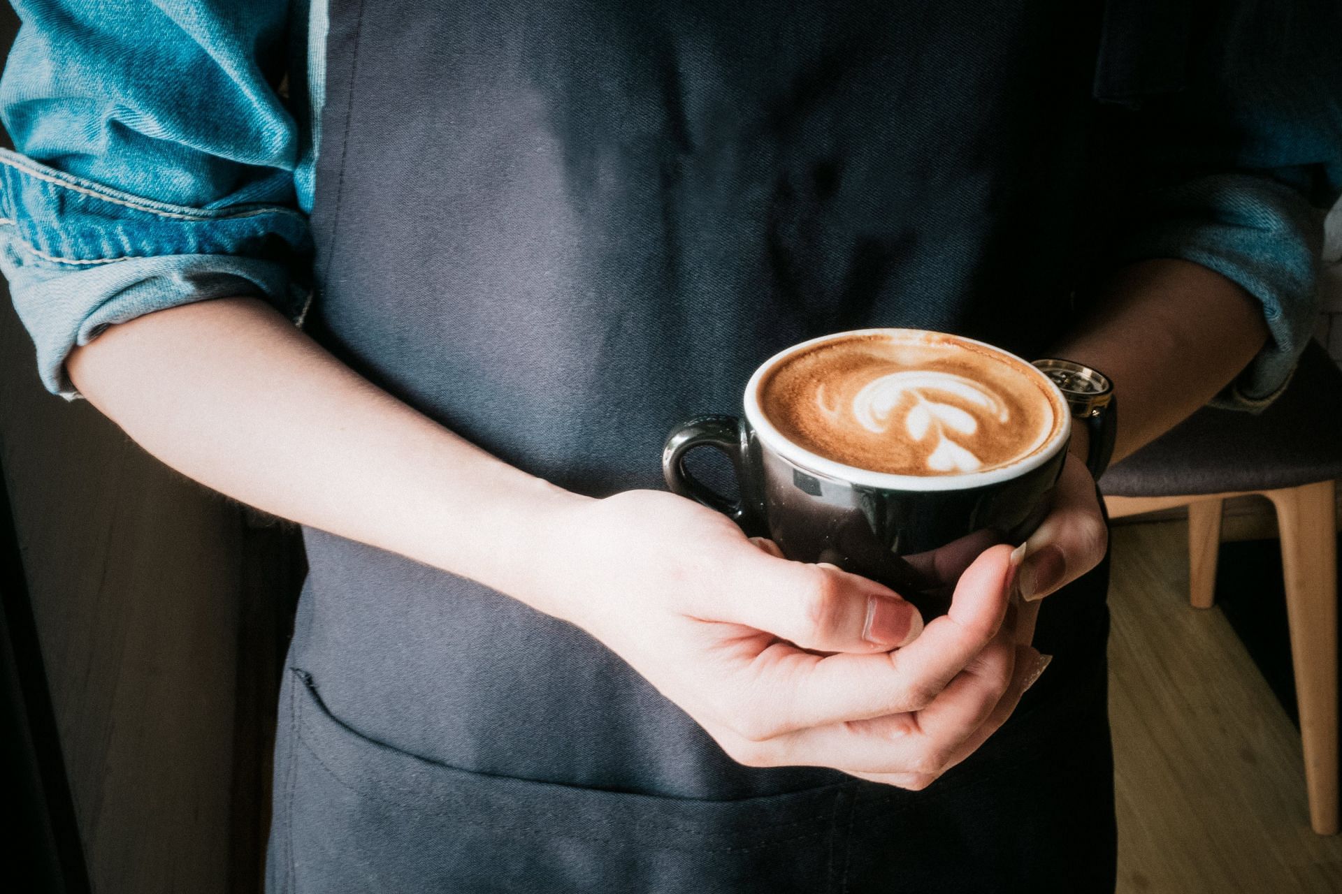 Caffeine and breastfeeding (image sourced via Pexels / Photo by Porapak)