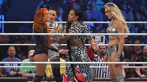 WWE SmackDown के मेन इवेंट में बड़ी हार मिलने के बाद पूर्व चैंपियन का फूटा गुस्सा, अपने साथियों को रिंग में छोड़कर बैकस्टेज जाते हुए चौंकाया