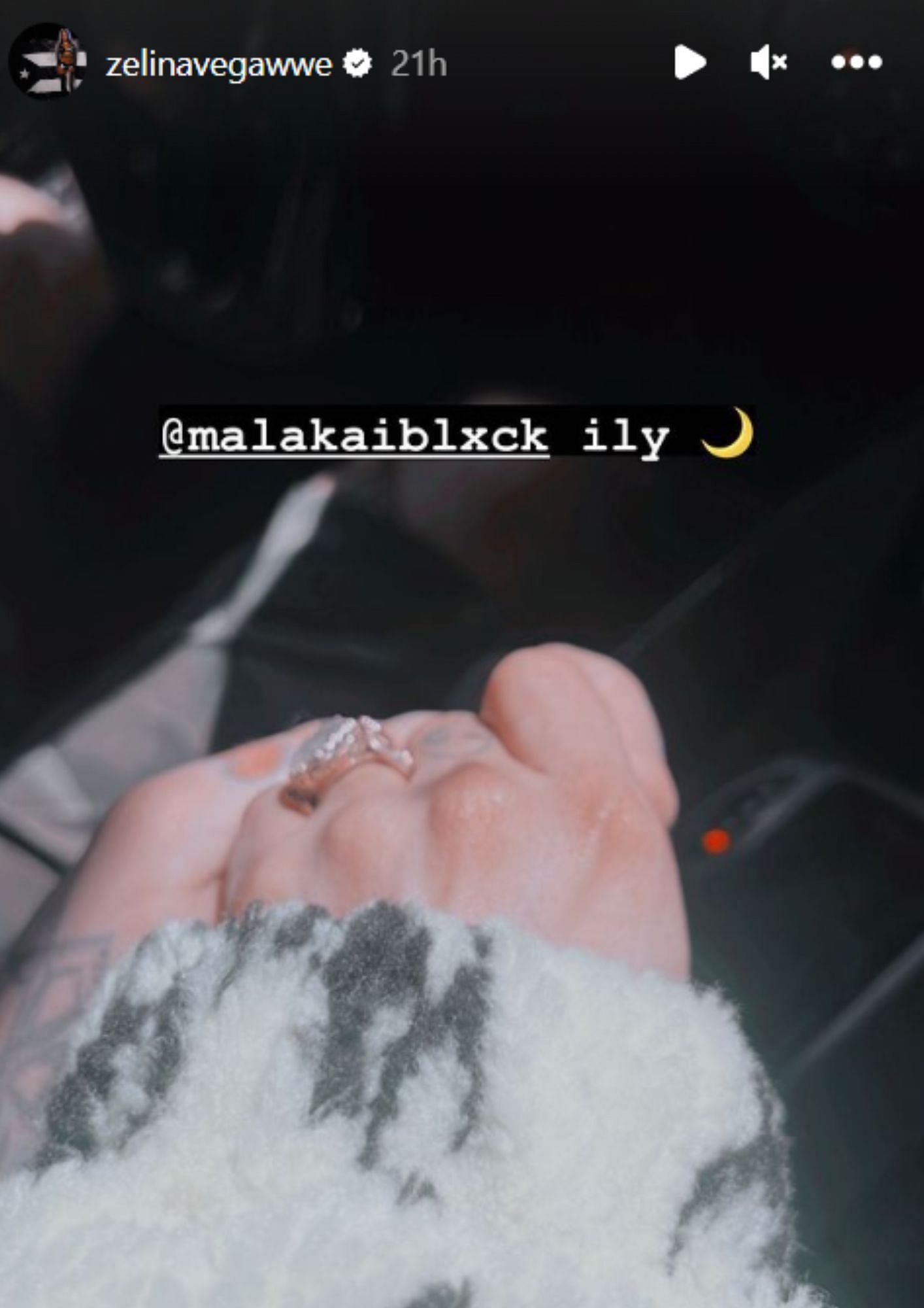 [PHOTO] Zelina Vega sends an intimate message to AEW star Malakai Black