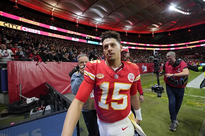 Watch: Patrick Mahomes in attendance to support Dallas Mavericks against the Toronto Raptors