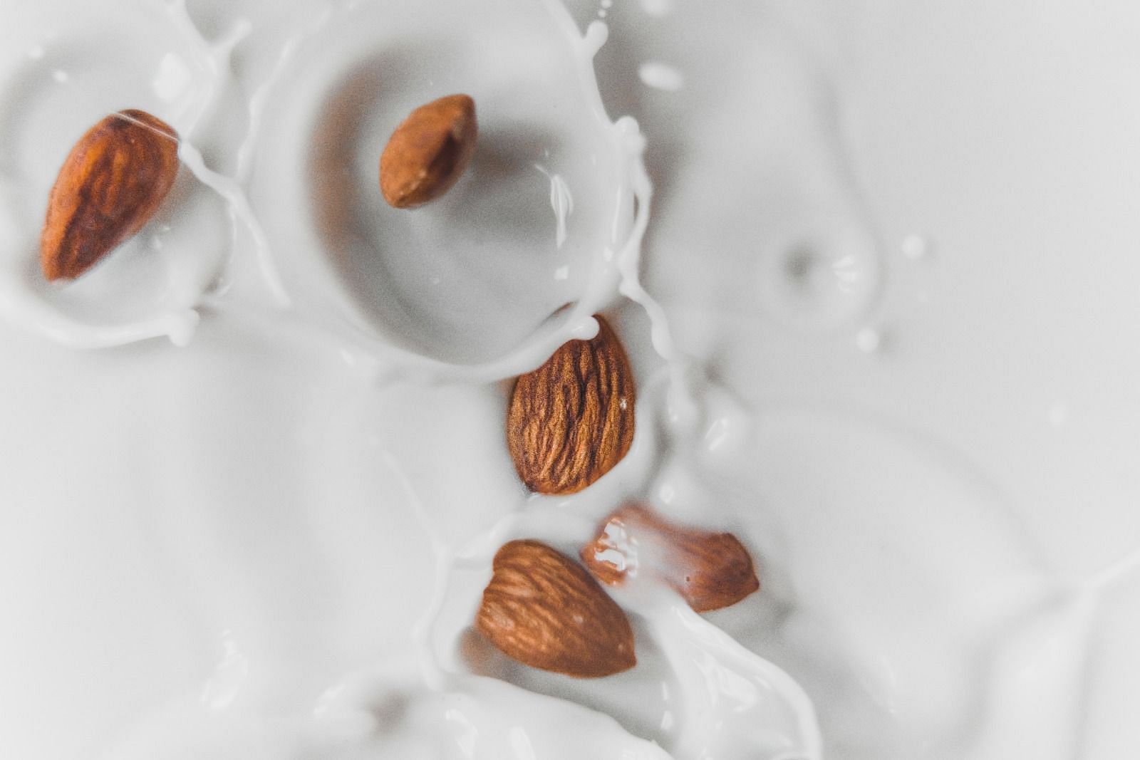 Plant-based-milk (Image via Unsplash/Austin)