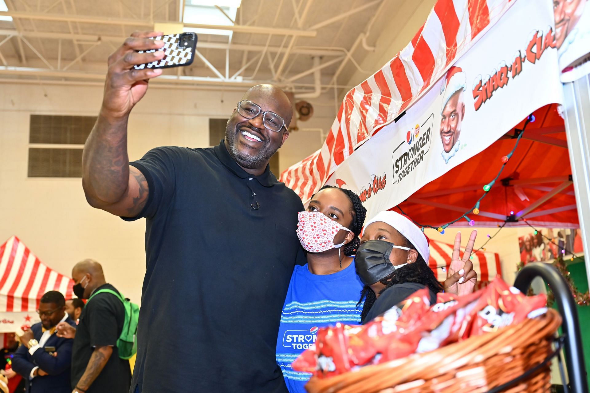 Shaq-A-Claus And Pepsi Stronger Together Surprise Atlanta School With Toys &amp; Treats