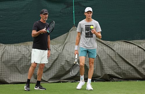 Jannik Sinner and Darren Cahill