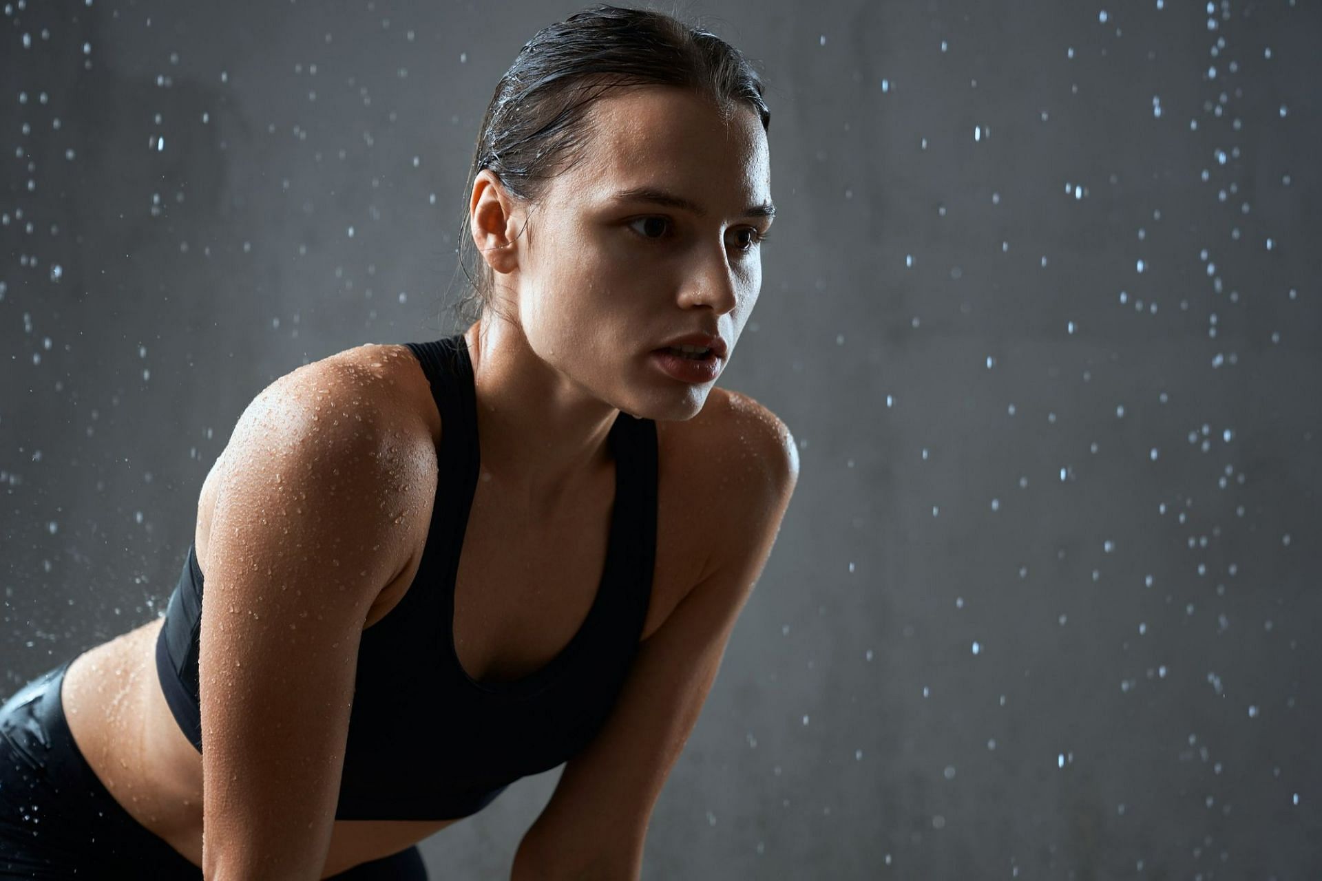Sweating excessively during workout (Image by serhii_bobyk on Freepik)