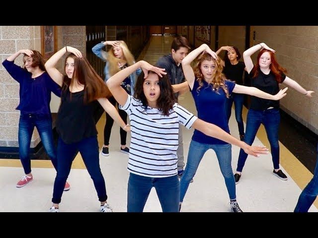 Cora Bennet’s Profile, Net Worth, Age, Height, Relationships, FAQs