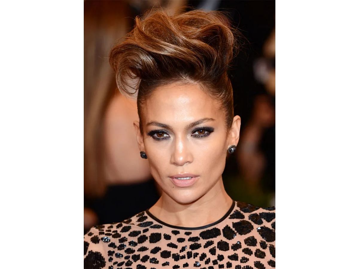 Jennifer Lopez&#039;s pompadour hairdo (Image via Pinterest)