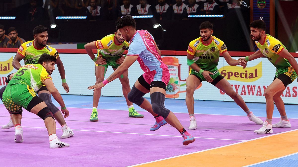 Patna Pirates in action against Jaipur Pink Panthers (Image Courtesy: PKL)