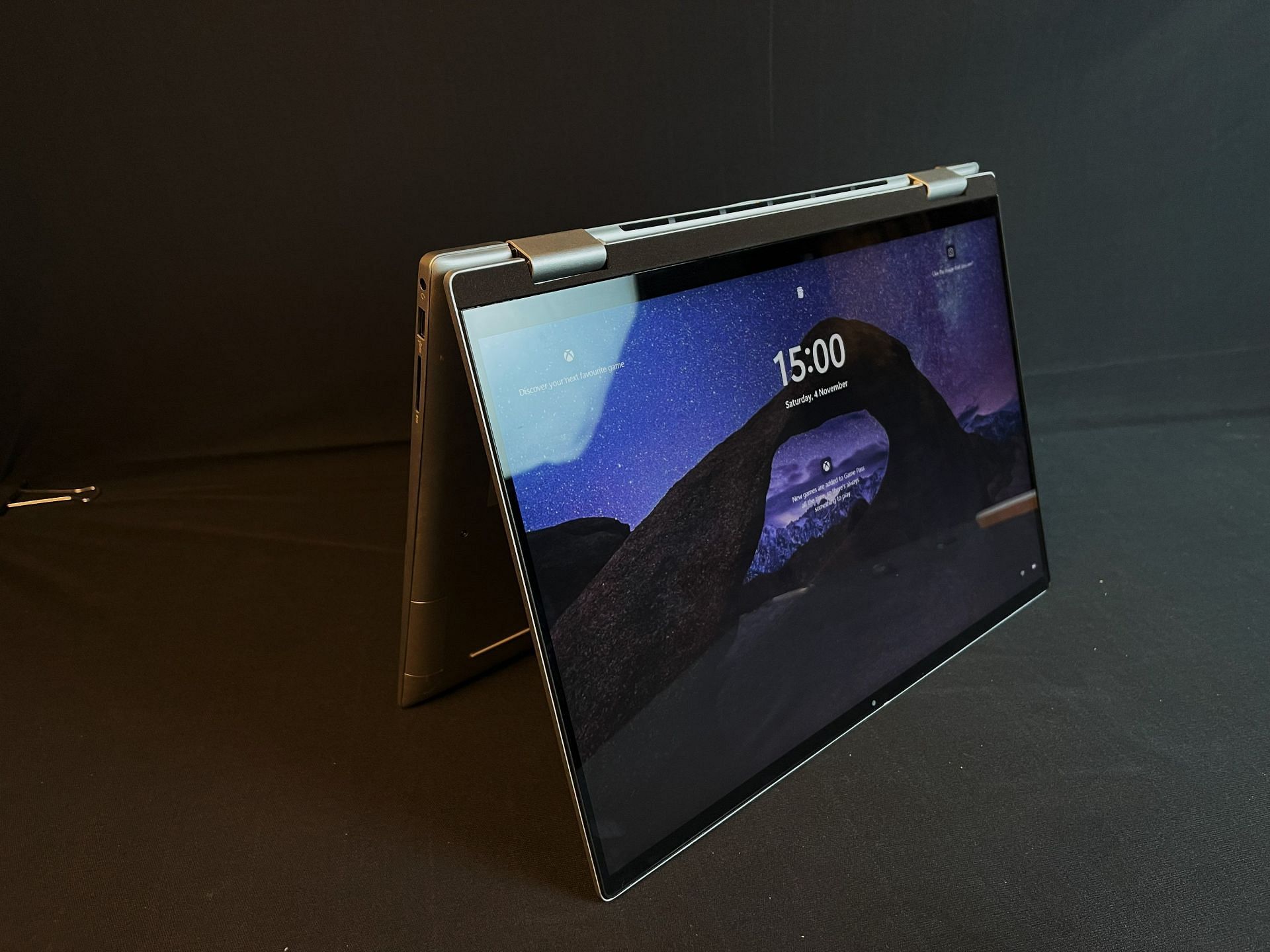 Display on the Dell Inspiron 16 7630 (Image via Sportskeeda)