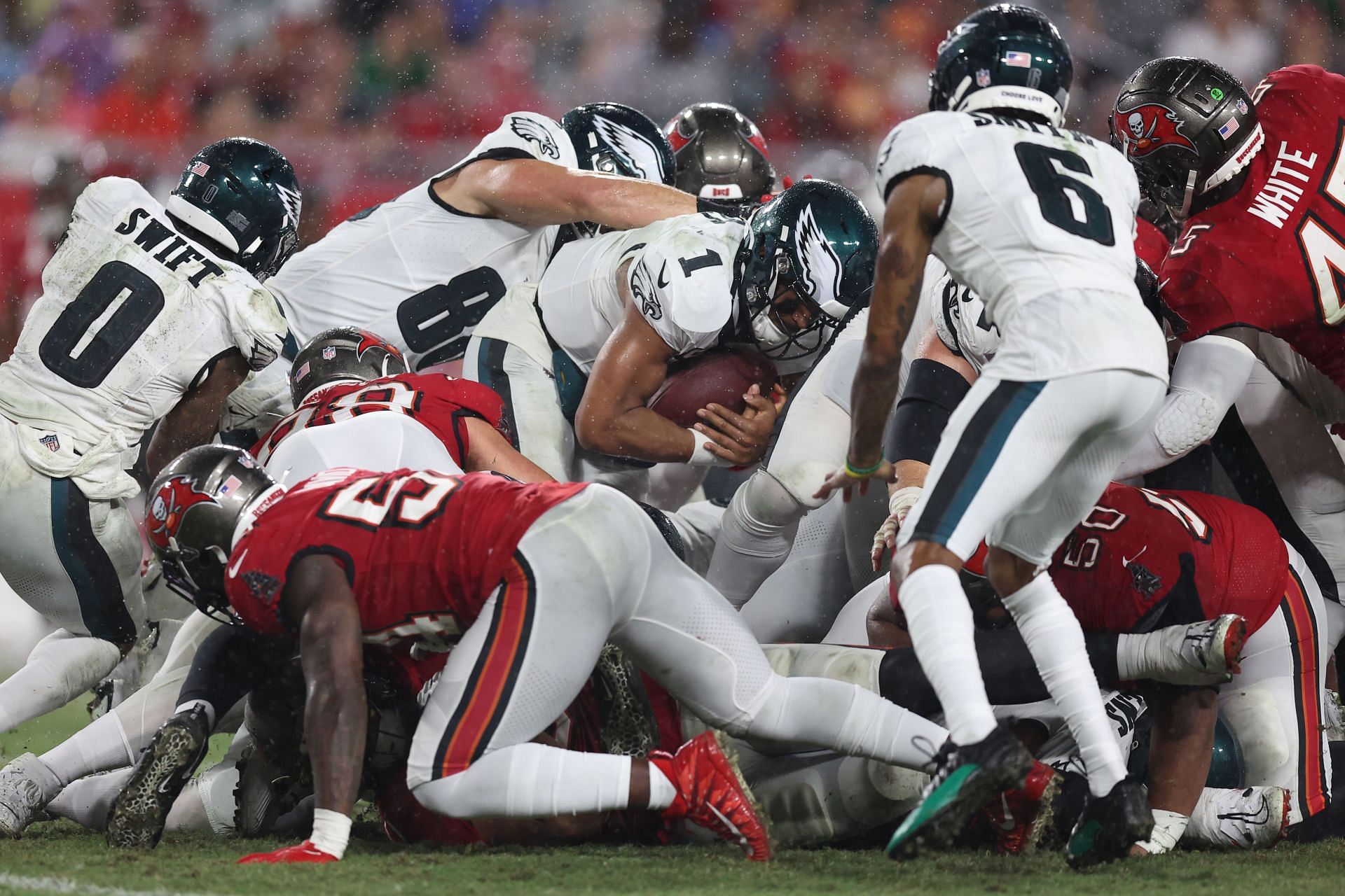 The Eagles&#039; Tush Push in action