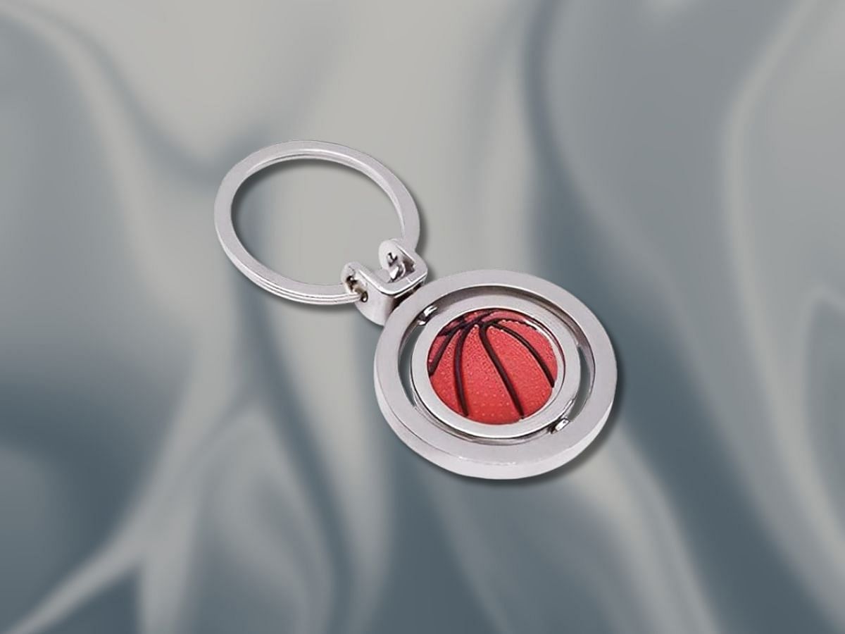 The Kefley rotating basketball key chain (Image via Amazon)