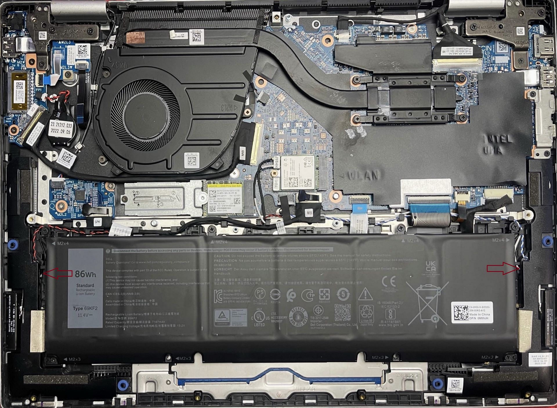 Speakers inside the Dell Inspiron 16 7630 (Image via Sportskeeda)