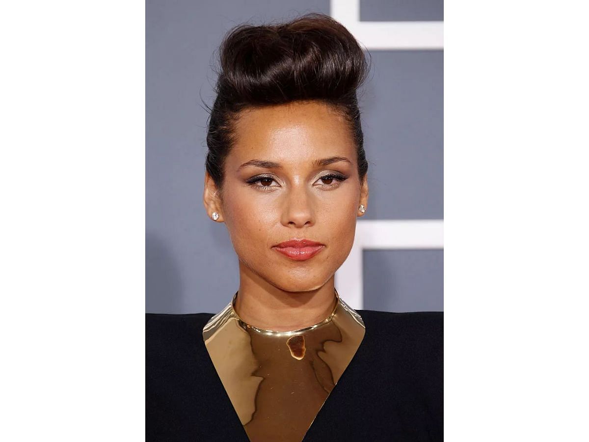 Alicia Keys&#039; pompadour hairdo (Image via Pinterest)