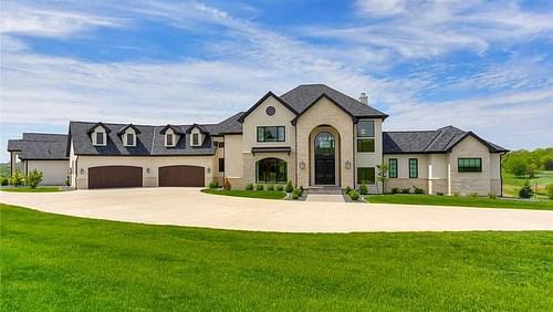 Jeremy Hellickson's mansion in West Des Moines (Credits: KCCI)