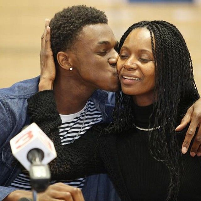 Andrew Wiggins with his mother, Source:- Instagram, @22wiggins