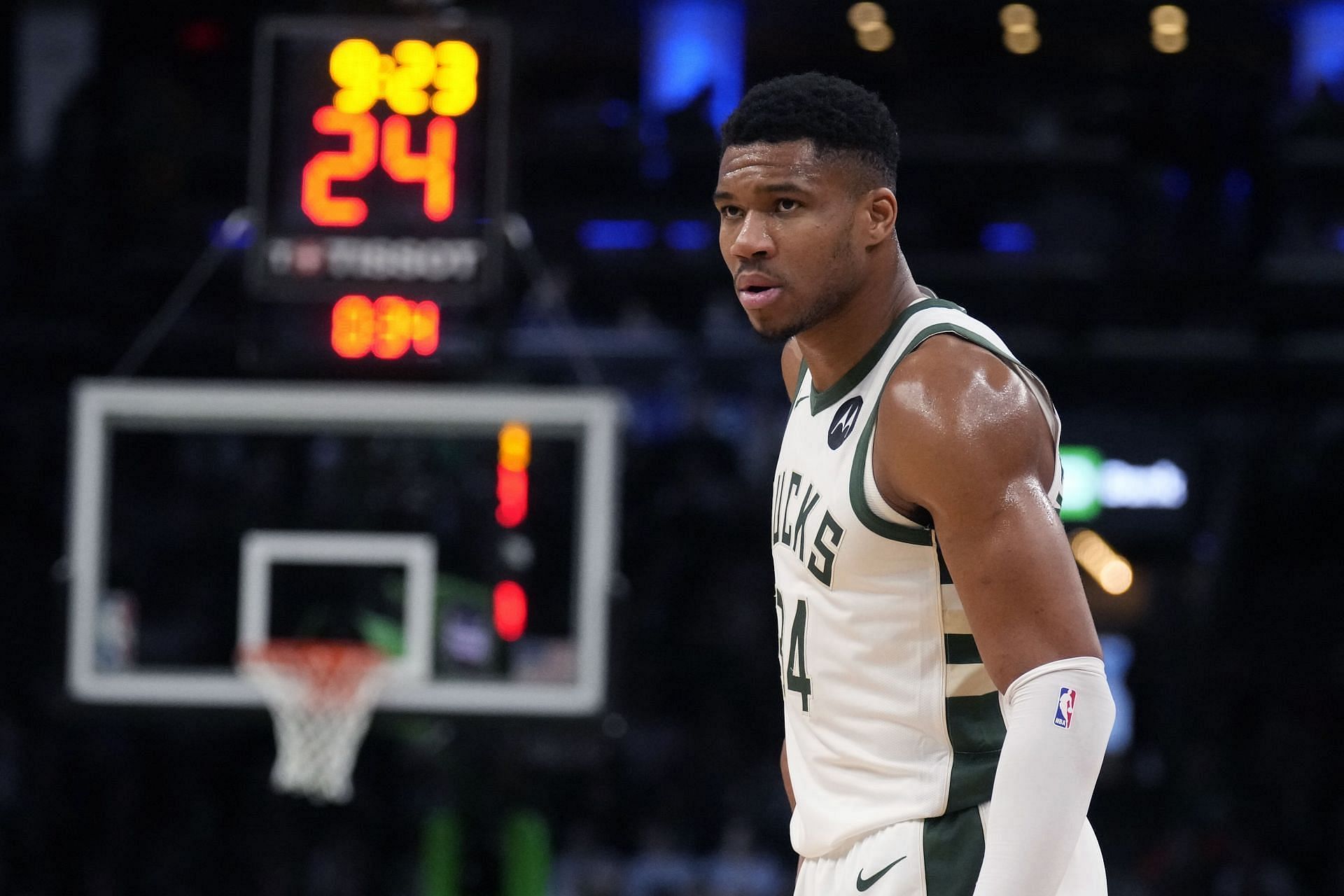 Is Giannis Antetokounmpo playing tonight? (Dec. 7)