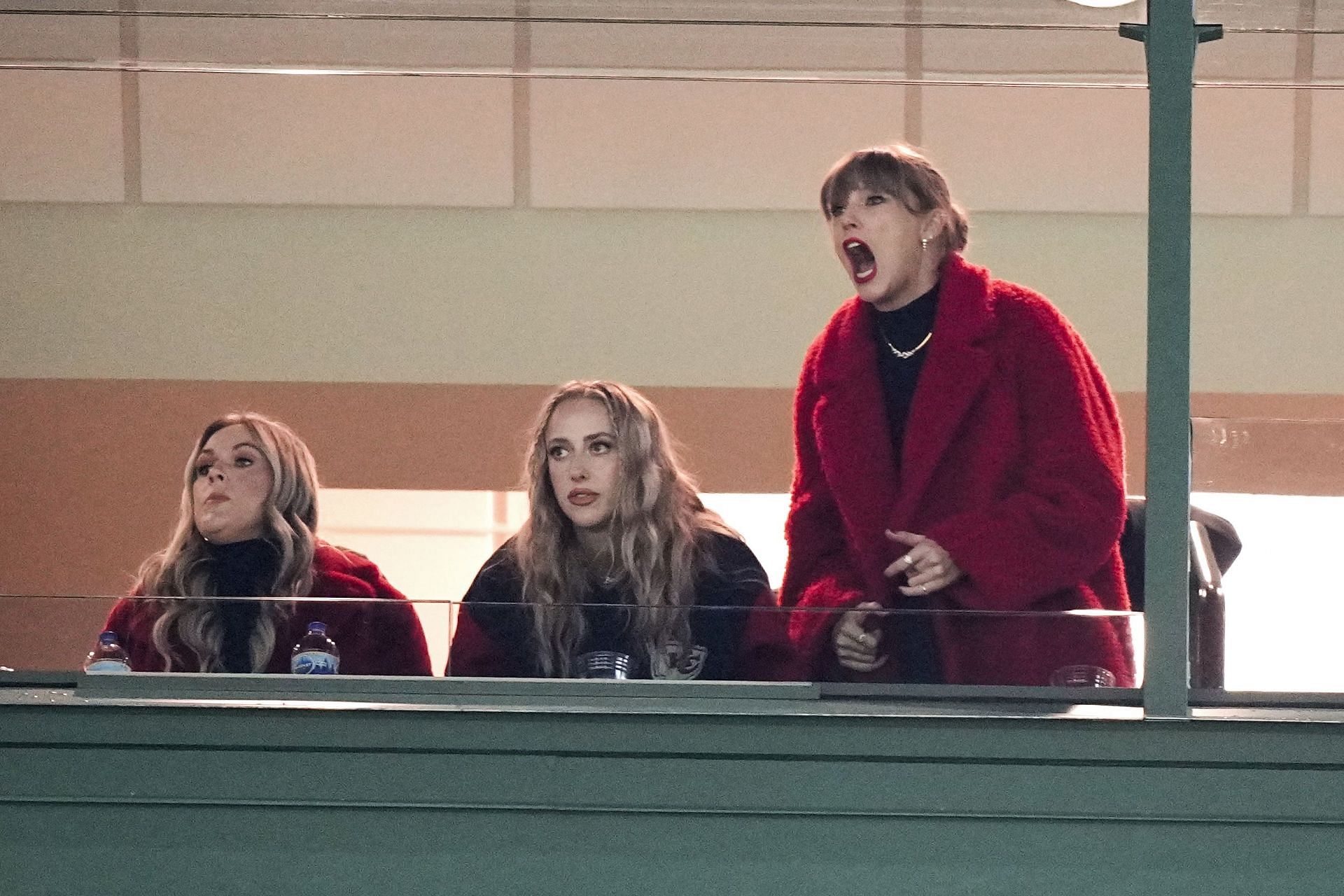 Taylor Swift watches a Chiefs game