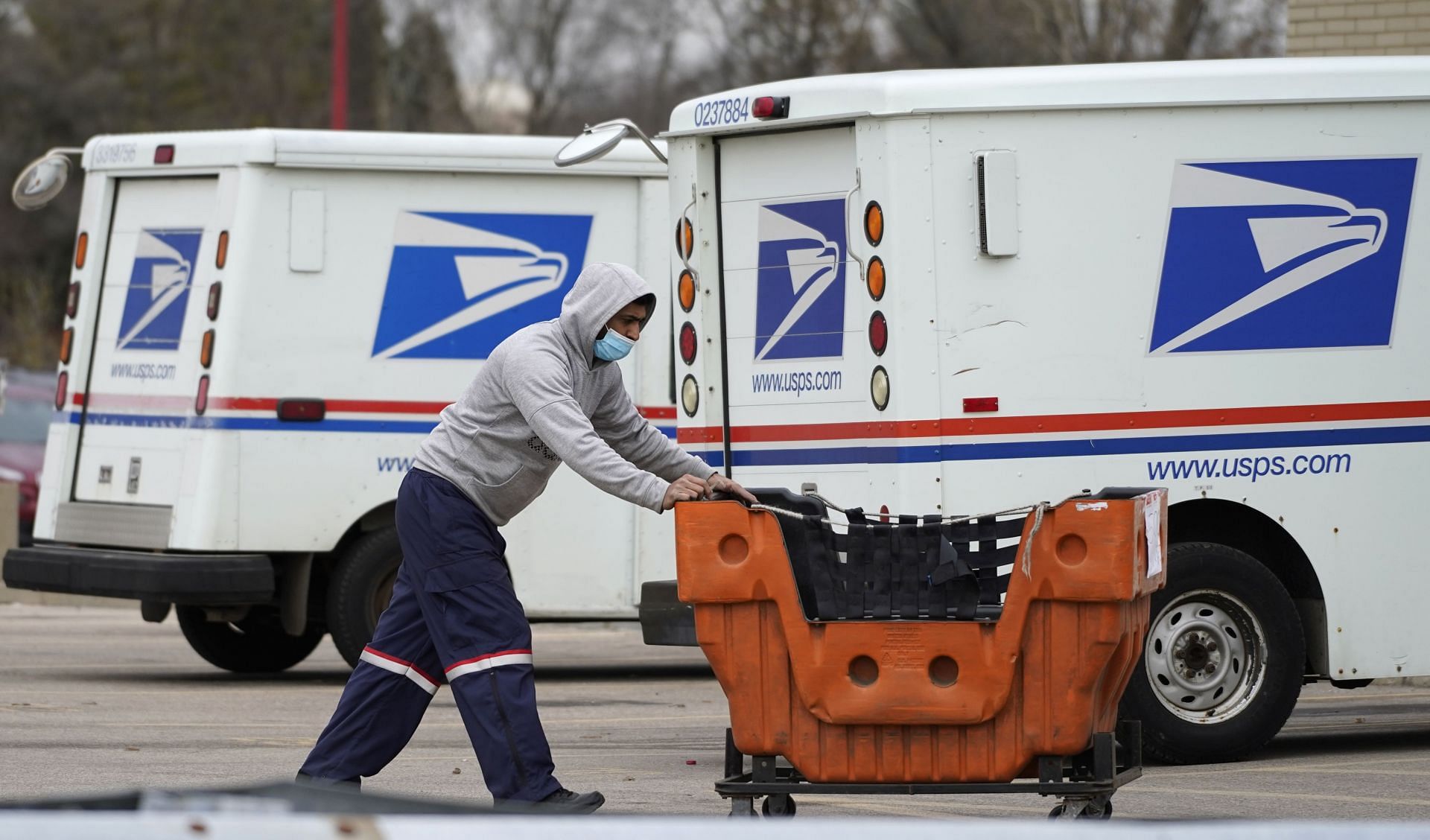 Fake news debunked as U.S. Postal Service has not suspended its services in 2 US states. (Image via USPS)